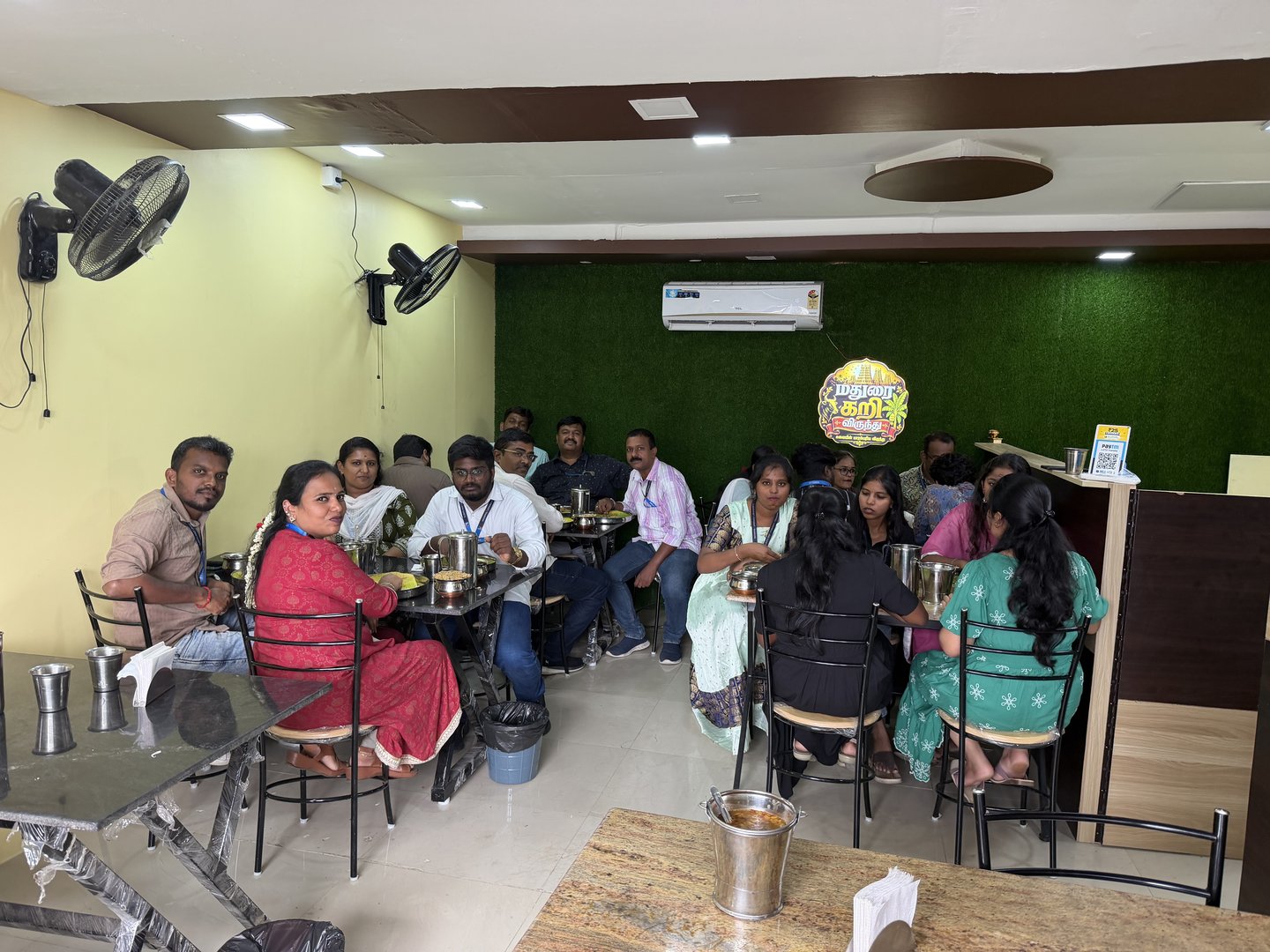 Lively Diners